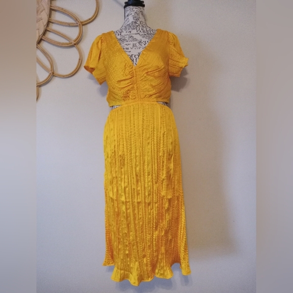 Express Satin V-Neck Flutter Sleeve Pleated Cutout Midi Dress Size S - Picture 4 of 13